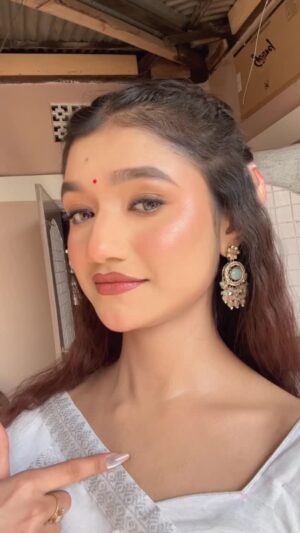 Karishmita Dass Instagram - 🙈🩷
Beautiful look done by @nikitaz_makeover_
#fyp #explorepage #northeast #saraswatipuja2026❤️❤️🙏🙏📗📚📖🖋️🖊️ #trendy ding