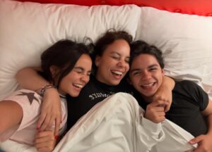 Karla Gaytán Instagram - bye bye 2025, estuviste bien loco 🫂✨🤲🏻