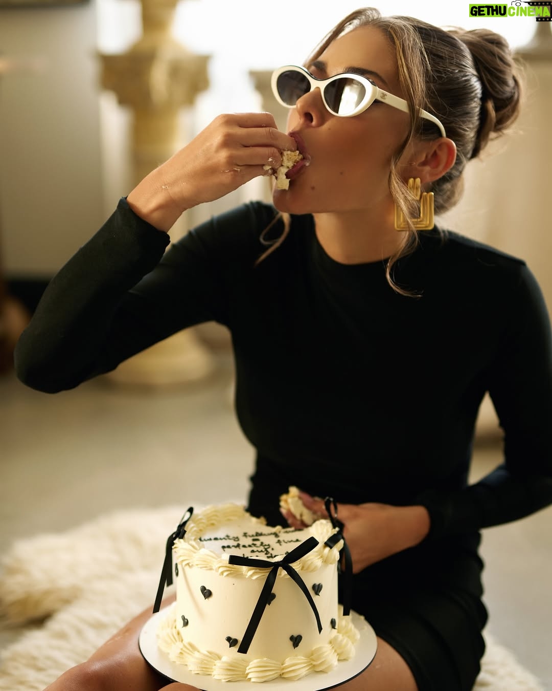 Karolína Kokešová - 1.6K Likes - My last twenties 🖤🎂 

#birthdayseries 

📸 @norbertkralikphotography 
👗 @polina_shorban 
💄@cosman.makeup @aelita.norberto 👱‍♀️
🎂 @dorty_la_dolcezza