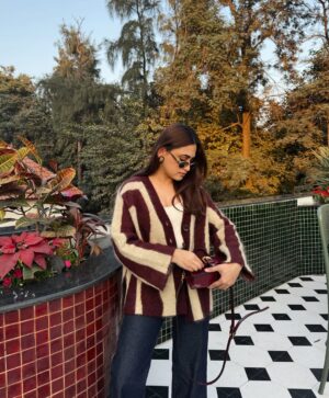 Kashish Dadhwal Instagram - Today’s fit ♥️
Everything is linked on my broadcast channel!
🏷️
Cardigan- @hm
Jeans- @hm
Bag- @miraggiolife
Ballet flats- @zara
Belt- @mango