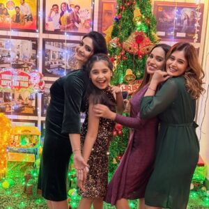 Kashmira Kulkarni Instagram - Merry Christmas 🎅….

@png___1234 
@iamshivanibane 
@anushka_pimputkar_official 

#christmas #merry_christmas #kashmirakulkarni  #kashmirakulkarniofficial