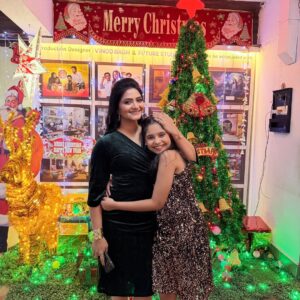 Kashmira Kulkarni Instagram - Merry Christmas 🎅….

@png___1234 
@iamshivanibane 
@anushka_pimputkar_official 

#christmas #merry_christmas #kashmirakulkarni  #kashmirakulkarniofficial
