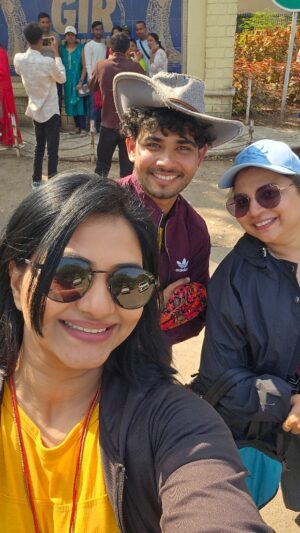 Kashmira Kulkarni Instagram - Travel holic guys on the last day of trip 😭🥺..

Do you feel the same ?

#travel #travelphotography #kashmirakulkarni #reelsinstagram