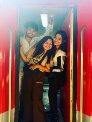 Kashmira Kulkarni Instagram - Travel trio 🧳👯‍♀️

#friends #travelphotography #trio #bff  #dwarka