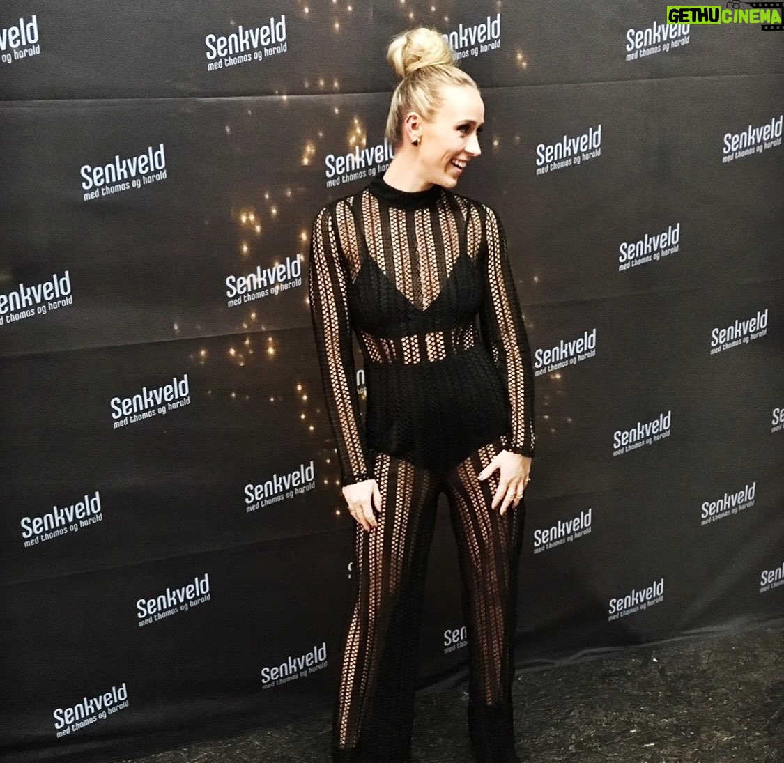 Katarina Flatland - 4.7K Likes - 2026 er visst det nye 2016. Hvis det er tilfelle blir jo dette er rimelig episk år: med forlovelse, diverse reiser og spennende jobbmuligheter! 😍😅 Her er et tilbakeblikk på hva 2016 hadde å by på!
 Vanskelig å se for seg hvordan rumpa til @harald_ronneberg skal ende i ansiktet mitt (med Halvdan Sivertsen som tilskuer), men vi er jo bare i januar - alt kan skje!!!!