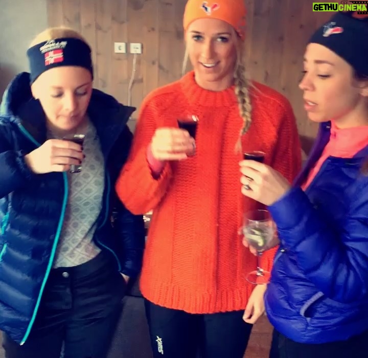 Katarina Flatland - 4.7K Likes - 2026 er visst det nye 2016. Hvis det er tilfelle blir jo dette er rimelig episk år: med forlovelse, diverse reiser og spennende jobbmuligheter! 😍😅 Her er et tilbakeblikk på hva 2016 hadde å by på!
 Vanskelig å se for seg hvordan rumpa til @harald_ronneberg skal ende i ansiktet mitt (med Halvdan Sivertsen som tilskuer), men vi er jo bare i januar - alt kan skje!!!!