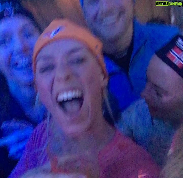 Katarina Flatland - 4.7K Likes - 2026 er visst det nye 2016. Hvis det er tilfelle blir jo dette er rimelig episk år: med forlovelse, diverse reiser og spennende jobbmuligheter! 😍😅 Her er et tilbakeblikk på hva 2016 hadde å by på!
 Vanskelig å se for seg hvordan rumpa til @harald_ronneberg skal ende i ansiktet mitt (med Halvdan Sivertsen som tilskuer), men vi er jo bare i januar - alt kan skje!!!!