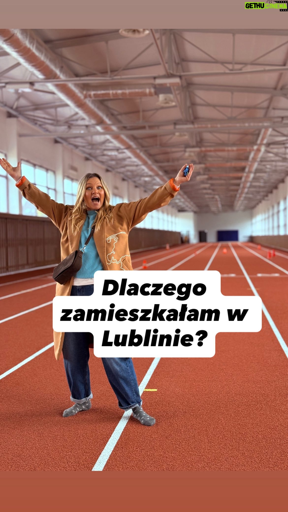 Katarzyna Bujakiewicz - 2.6K Likes - Lublin, miasto sportu 💙🐐
Przyjechałam tu przede wszystkim dla hali lekkoatletycznej — żeby mój Mąż, moja Córka i jego zawodnicy mieli godne warunki do treningu. A ja… totalnie przepadłam w Lublinie, ale o tym opowiem Wam kiedy indziej. 😉
Chciałam też bardzo podziękować Pani Prezydent Beacie Stepaniuk-Kuśmierzak,która na co dzień wspiera lubelskich sportowców. Dzięki jej zaangażowaniu hala została wyremontowana — jest teraz świeżutka, nowiutka i gotowa na kolejne lata solidnej pracy. To ogromna wartość dla wszystkich lubelskich lekkoatletów.Dziękujemy 
Video: @wrozka 
#lublinmiastosportu #lublin #sport #lekkoatletyka