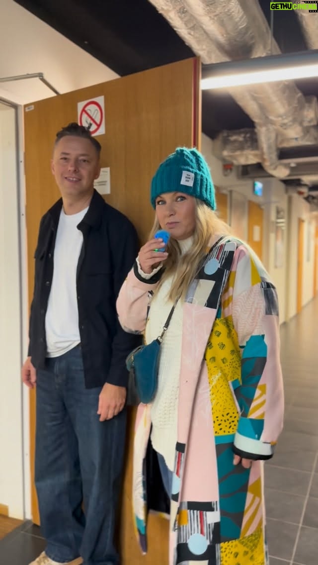 Katarzyna Bujakiewicz - 368 Likes - A kto to się kręci po Lublinie? @k.bujakiewicz osobiście sprawdza, czy @kabaretmlodychpanow pamięta o zbiórce dla Jasia Greli 🖐️💚