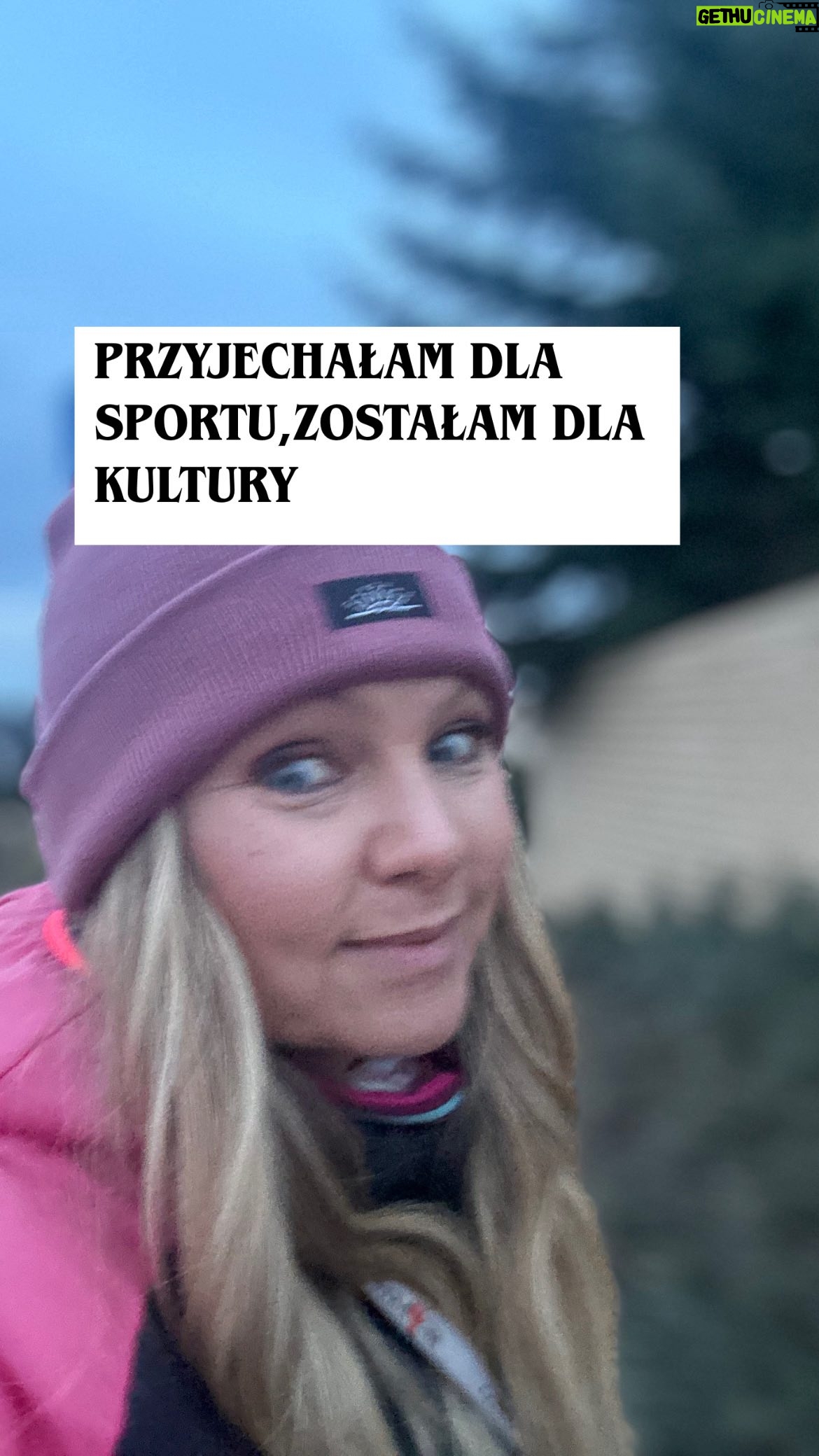 Katarzyna Bujakiewicz - 16.9K Likes - Przyjechałam do Lublina tylko na weekend… a już jestem tu ponad 5 lat.I czasem sama się zastanawiam, kiedy to minęło.
To miało być krótkie „zobaczę, jak tu jest”, a okazało się początkiem zupełnie nowego etapu. Przyjechałam dla sportu, dla świetnych obiektów. Zostałam dla kultury, ludzi i atmosfery, której trudno szukać gdzie indziej.
Lublin daje ogrom możliwości — i młodym, i takim jak ja. Latem tętni festiwalami i wydarzeniami, zimą ma swój spokojny, magiczny urok. Dużo się tu dzieje przez cały rok: wystawy, sztuka, koncerty, piękne zabytki, wyjątkowe miejsca.
I wyjątkowi ludzie 💙
Dziękuję za video @wrozka 💕 #contentcreator