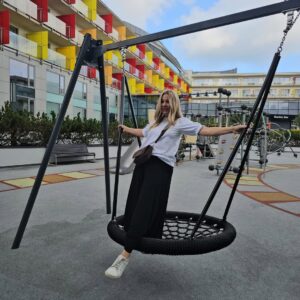 Katarzyna Bujakiewicz Instagram - Moje wspomnienie z wakacji…Od ponad 12 lat moje wakacje mają stały punkt – Hotel Aquarius @hotel.aquariusspa Nieważne, czy na chwilę, czy na dłużej – zawsze tam wracam. I zawsze czuję się jak w domu.
Znam obsługę, znam wszystkich – naprawdę przyjeżdżam tam jak do rodziny. Pyszne jedzonko, cudowne spa, baseny, pokoje, plac zabaw… mam tam absolutnie wszystko.
Ale jest coś, czego nie zastąpi żaden inny hotel – atmosfera, ludzie i to ciepło. To jest najważniejsze. To kocham. I za to dziękuję. ❤️
Do zobaczenia w przyszłym roku!
I szczęśliwego nowego roku szkolnego 🙂
#hotel #hotelaquariusspa #ambasador #wspolpracabarterowa #reklama