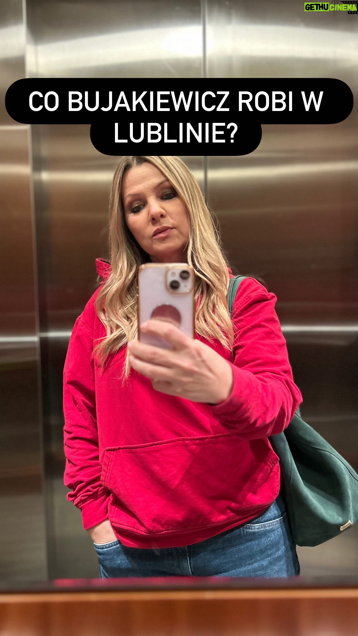 Katarzyna Bujakiewicz - 6.6K Likes - Dzisiaj zabieram Was na kawę w Lublinie! ☕✨
Pokażę Wam kilka miejsc na Starym Mieście — tylko kilka, bo świetnych kawiarni w Lublinie jest naprawdę mnóstwo, więc ciąg dalszy nastąpi.… 
A pomysł na rolki,zrodził się w mojej głowie i nie wyobrażam sobie nie robić ich z Justyną @wrozka ,którą też fascynuje to miasto i wzajemnie się po Nim oprowadzamy😂
Content creator @wrozka #lublin #toniejestwspółpraca #lublinmiastoinspiracji