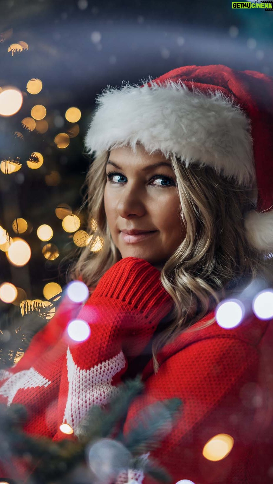 Katarzyna Bujakiewicz - 304 Likes - Dziś wspierałam przedświąteczną akcję Pomóż Dzieciom Przetrwać Zimę, prowadzoną przez niezastąpioną Ewę Dados. Licytowaliśmy fanty, bo w tej akcji liczą się nie pieniądze, lecz konkretna pomoc dla dzieci. Piękne działanie, jeszcze piękniejsi ludzie.
Wideo: @wrozka 💕