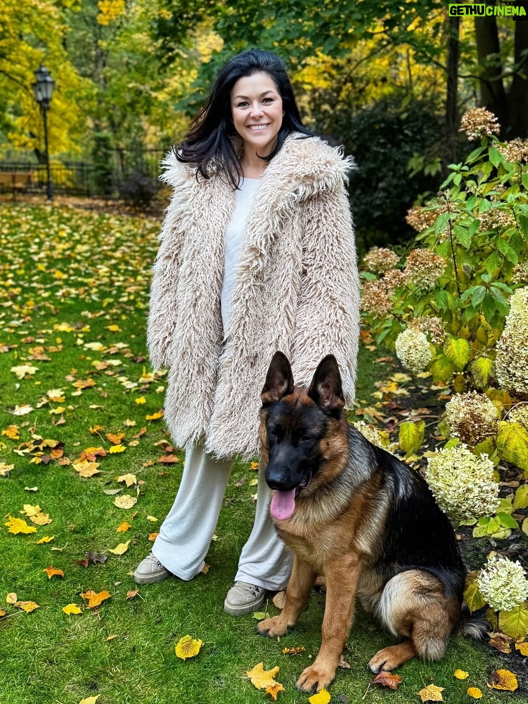 Katarzyna Cichopek - 5.1K Likes - Moje ukochane futerka, te prawdziwe 🦮🦮 i te od @bizuufashion 🤎
Do jutra działa jeszcze mój kod: KASIA który daje 10% zniżki na wszystko na stronie 😘 

#reklama