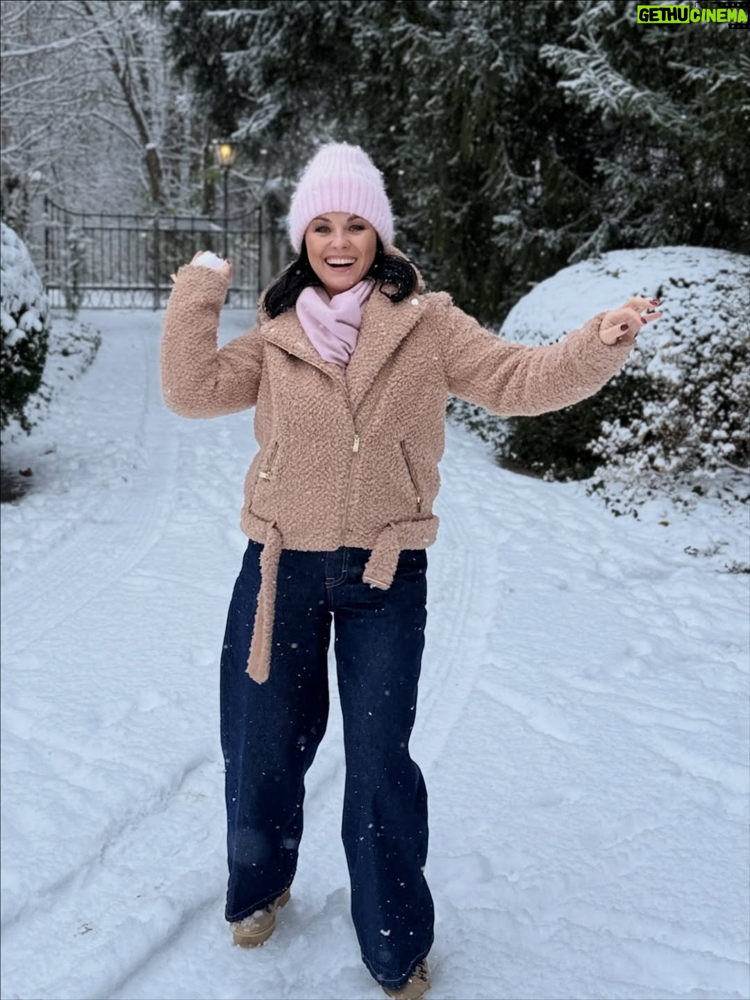 Katarzyna Cichopek - 13.2K Likes - Nie tylko dla nas w tym roku — dla Maxia to pierwszy śnieg w jego całym psim życiu 🦮✨
Radości nie było końca, a my mogliśmy patrzeć na to jak na najpiękniejszy zimowy spektakl. ❄️❄️❄️
