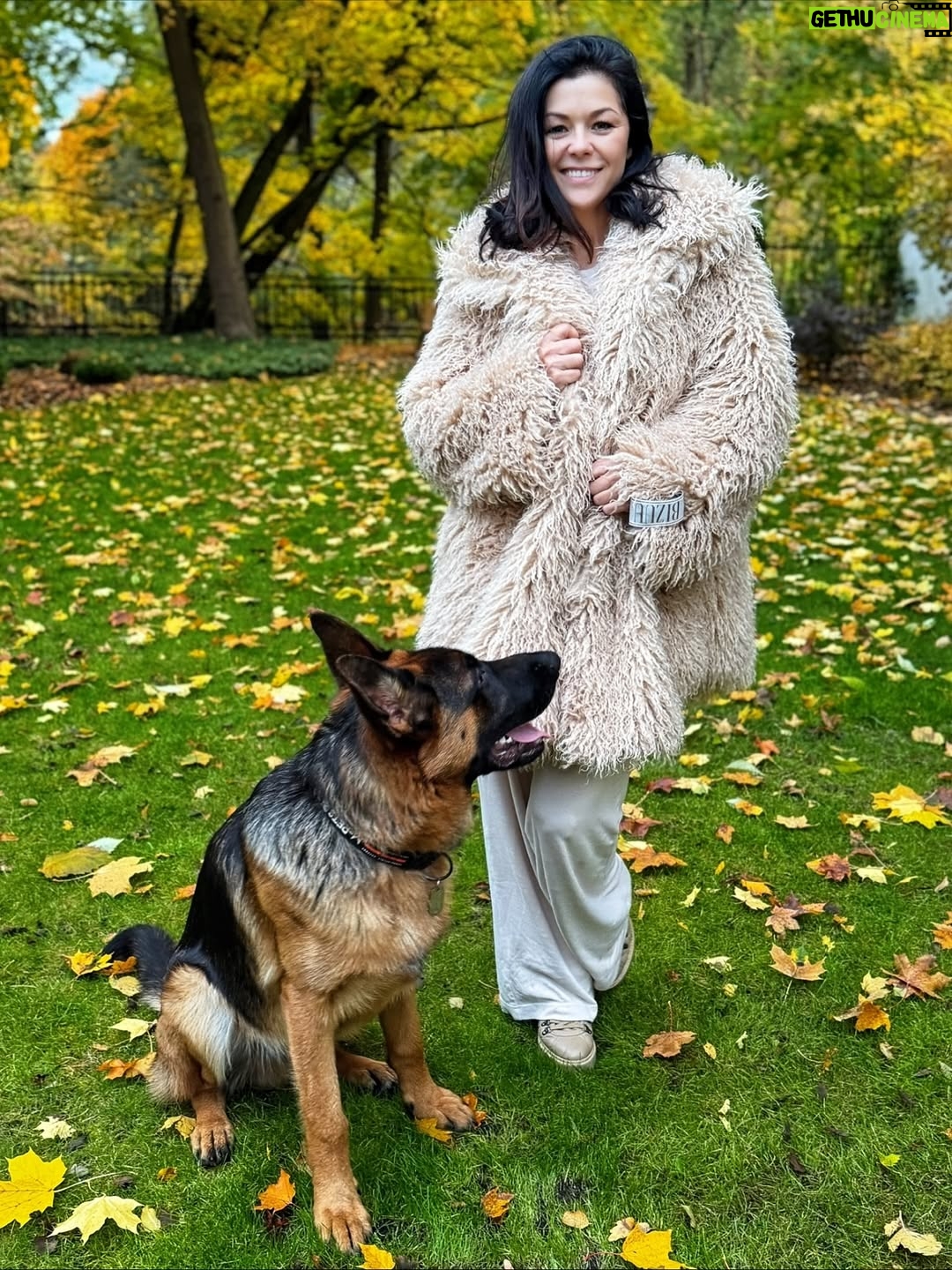 Katarzyna Cichopek - 5.1K Likes - Moje ukochane futerka, te prawdziwe 🦮🦮 i te od @bizuufashion 🤎
Do jutra działa jeszcze mój kod: KASIA który daje 10% zniżki na wszystko na stronie 😘 

#reklama