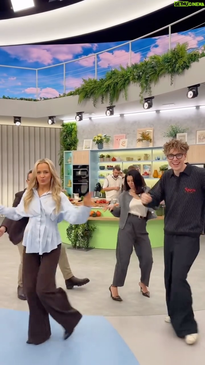 Katarzyna Cichopek - 10.9K Likes - My tylko przypominamy, że dziś taneczna niedziela 🔥🪩🕺