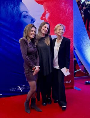 Katarzyna Glinka Instagram - Wczorajsza premiera 

Degustacja @teatr_kwadrat 

Dziękuję wszystkim, którzy byli ze mną tego wieczoru ❤️

@violapiekut dziękuję za cudną oprawę 

@ewa.wencel 
@jakubprzebindowski 
@tomasz_schimscheiner_official 
@jasiekbutruk 
@jacekluczak_aktor