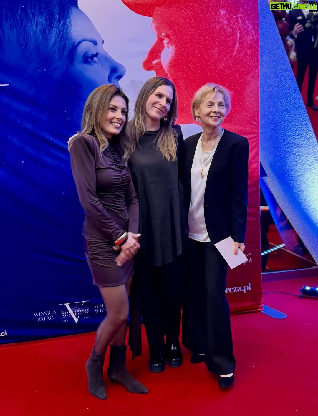 Katarzyna Glinka - 2K Likes - Wczorajsza premiera 

Degustacja @teatr_kwadrat 

Dziękuję wszystkim, którzy byli ze mną tego wieczoru ❤️

@violapiekut dziękuję za cudną oprawę 

@ewa.wencel 
@jakubprzebindowski 
@tomasz_schimscheiner_official 
@jasiekbutruk 
@jacekluczak_aktor