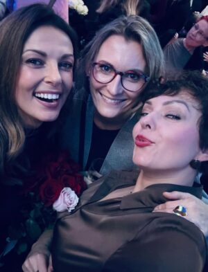 Katarzyna Glinka Instagram - Wczorajsza premiera 

Degustacja @teatr_kwadrat 

Dziękuję wszystkim, którzy byli ze mną tego wieczoru ❤️

@violapiekut dziękuję za cudną oprawę 

@ewa.wencel 
@jakubprzebindowski 
@tomasz_schimscheiner_official 
@jasiekbutruk 
@jacekluczak_aktor