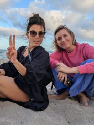 Katarzyna Glinka Instagram - Spóźniłam się trochę z podsumowaniem 2025 roku😇😇😇

Oglądając te chwile jeszcze wyraźniej widzę co jest ważne w życiu 😍🥰

Mam cudne dzieci, wspaniałych ludzi wokół 🙏🏻🙏🏻
lojalnych przyjaciół, dobrą pracę, zdrowie i siłę żeby zwiedzać i pokazywać świat moim dzieciom, sporty, które kocham 🫶🫶

W Nowym Roku nie chcę niczego zmieniać.

Mam już wszystko ❤️❤️

Wchodzę w 2026 z wdzięcznością i ufnością🙌

Bądź dla nas dobry !!!!

#podsumowanie 
#2025