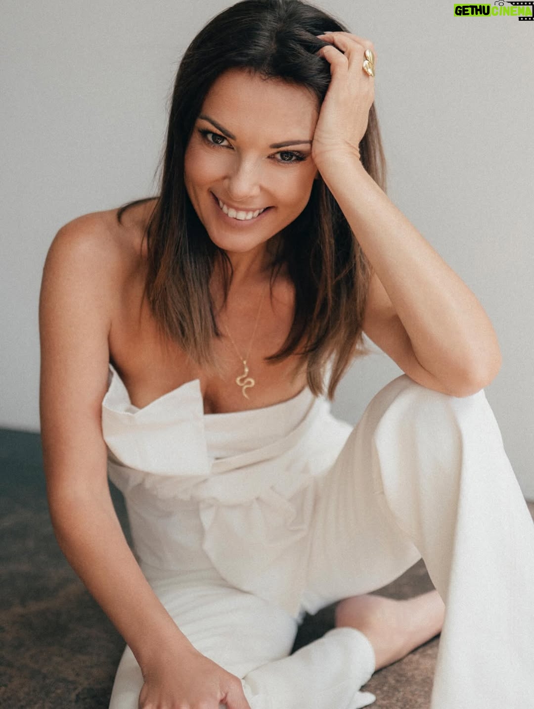 Katarzyna Glinka - 2.2K Likes - Muszę wybrać JEDNO ….
Albo czarno-białe albo w kolorze 

To które ????
Doradzicie ?

Foto  @falkowskafotografia