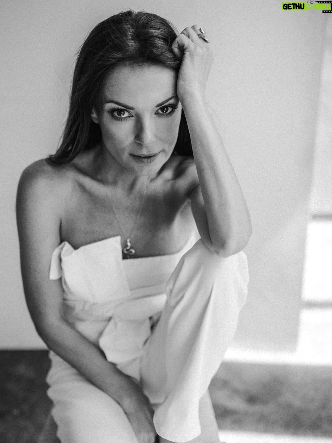 Katarzyna Glinka - 2.2K Likes - Muszę wybrać JEDNO ….
Albo czarno-białe albo w kolorze 

To które ????
Doradzicie ?

Foto  @falkowskafotografia
