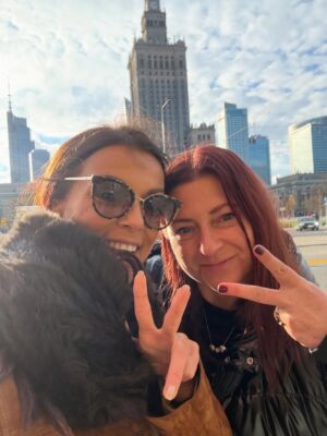 Katarzyna Glinka Instagram - Spóźniłam się trochę z podsumowaniem 2025 roku😇😇😇

Oglądając te chwile jeszcze wyraźniej widzę co jest ważne w życiu 😍🥰

Mam cudne dzieci, wspaniałych ludzi wokół 🙏🏻🙏🏻
lojalnych przyjaciół, dobrą pracę, zdrowie i siłę żeby zwiedzać i pokazywać świat moim dzieciom, sporty, które kocham 🫶🫶

W Nowym Roku nie chcę niczego zmieniać.

Mam już wszystko ❤️❤️

Wchodzę w 2026 z wdzięcznością i ufnością🙌

Bądź dla nas dobry !!!!

#podsumowanie 
#2025
