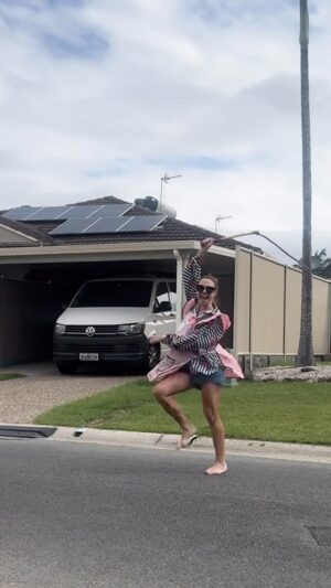 Kate Ritchie Instagram - The new skill that Kate learned over the break! Might come in handy in the studio! 🤠