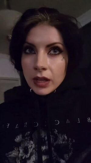 KateLynn E. Newberry Instagram - Plz help. Thnx.