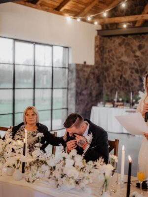 Kateřina Kristelová Instagram - ♥️ Můj muž pan Řepka má dneska NAROZENINY a já jsem na něj hrdá.
A mám pro to tisíc důvodů. 
Jsi moje osudová láska a jedinej chlap se kterým jsem se kdy cítila v bezpečí.
Fandila jsem ti vždycky ať už jsi byl v temnotě, před vyprodanýma sálama, na autogramiádách, kde tě lidi nechtějí pustit domů, nebo smutnej, zlomenej a pod tlakem. 
Pod tím mimochodem žijeme celý vztah a už je to běžná věc, který se spíš smějeme;)). 
Kolik lidí stále zaměstnává náš vztah a další souvislosti. 

Naučil jsi mě se nebát ❤️.

Miluju tě! Rada to dneska zakřičím nahlas a taky ti to pošeptám 😀🫶🏻.

Az budeš řvát na trenérský lavici budu někde vzadu mezi lidma tvoje fanynka jako vždycky 🤍.

#PriSebe ⚡️💫🪐