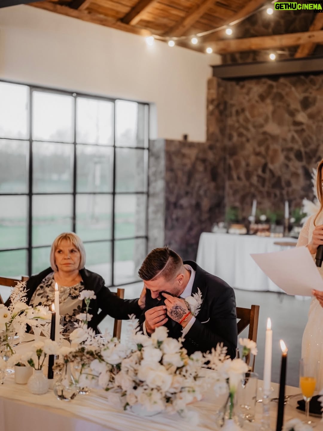 Kateřina Kristelová - 1.5K Likes - ♥️ Můj muž pan Řepka má dneska NAROZENINY a já jsem na něj hrdá.
A mám pro to tisíc důvodů. 
Jsi moje osudová láska a jedinej chlap se kterým jsem se kdy cítila v bezpečí.
Fandila jsem ti vždycky ať už jsi byl v temnotě, před vyprodanýma sálama, na autogramiádách, kde tě lidi nechtějí pustit domů, nebo smutnej, zlomenej a pod tlakem. 
Pod tím mimochodem žijeme celý vztah a už je to běžná věc, který se spíš smějeme;)). 
Kolik lidí stále zaměstnává náš vztah a další souvislosti. 

Naučil jsi mě se nebát ❤️.

Miluju tě! Rada to dneska zakřičím nahlas a taky ti to pošeptám 😀🫶🏻.

Az budeš řvát na trenérský lavici budu někde vzadu mezi lidma tvoje fanynka jako vždycky 🤍.

#PriSebe ⚡️💫🪐