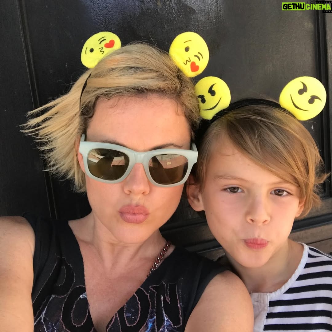 Kathleen Robertson - 3.4K Likes - 2016 you were good…….