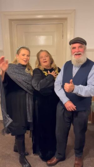 Kathy Kelly Instagram - Get ready for 2026!! 💃🕺🏼🎉🎊
Wir spielen im Frühjahr zwei Konzerte und freuen uns sehr darauf:
20.03.2026 Bad Kissingen
22.03.2026 Haigerloch (Tickets bald verfügbar)

Tickets für Bad Kissingen gibt es bereits überall, zum Beispiel hier:
👉🏻 https://www.badkissingen.de/kultur/veranstaltungskalender?ev[id]=132912 (Link in Bio & Stories) 

Let’s Go!! Wo sehen wir uns und welche Songs würdet ihr gerne hören? ✍️🤩

@kathykellyofficial @patriciakelly.official #paulkelly 
#live #kathykelly #patriciakelly #kellyfamily