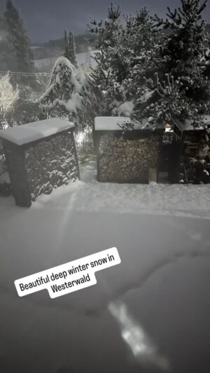 Kathy Kelly Instagram - In the middle of the night checking how the snow is pilling up  Couldn’t help myself but to share with you all how beautiful it is to live in a region high enough, that when  it snows it shure does #kathykellyofficial #kellyfamilyofficial #westerwald #snowday #schnee