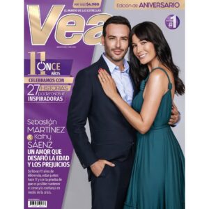 Kathy Saenz Instagram - ¡ESTAMOS DE ANIVERSARIO! 🥳🎉 Celebramos 1️⃣1️⃣ años con 27 historias poderosas e inspiradoras. 

@sebastianmartinezn y @kathysaenzh: un amor que desafió la edad y los prejuicios. 💜🥰
.
.
.
Dirección General: @espebarbosa
Fotos: @hernanpuentes
Asistente: @davidramosfoto
Editor de Fotografía: @felipemleon
Styling:  Paula @pausan2015
Maquillaje: @valenartiste

Vestido: @malva_col 
Joyas @rosainescuartas 
Camisa: @allbaute 
Sastre: @boss