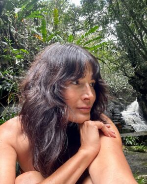 Kathy Saenz Instagram - Secuencia en un lugar feliz…
Secuencia natural de lo que soy …