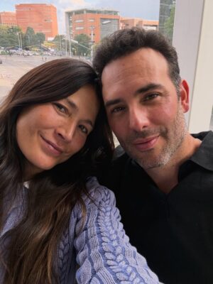 Kathy Saenz Instagram - Mi vida linda 
Feliz  cumpleaños ❤️
Yo bendigo el día que tú llegaste a este mundo, ese día marcó mi existencia también.
Cada día de mi vida agradezco y disfruto te tu maravillosa presencia. 
Eres el mejor y más grande regalo que  la vida me dio.
Solo espero poder honrarte, amarte, y caminar el resto de días que quedan junto a ti.
Te amo mi alma gemela con toda la grandeza de mi alma por siempre ❤️❤️❤️
07-01-2026