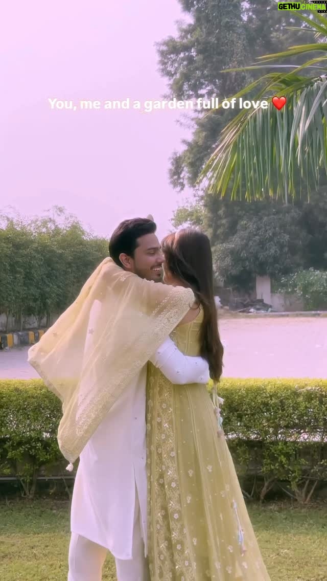 Kaushiki Chopra - 17.4K Likes - My kind forever 😘✨
.
.
.
.
.
.
.
.
#trending #reels #gardenvideo #couplevideos #foryou #gardencouplevideo #traditionalwear #traditionalvideo