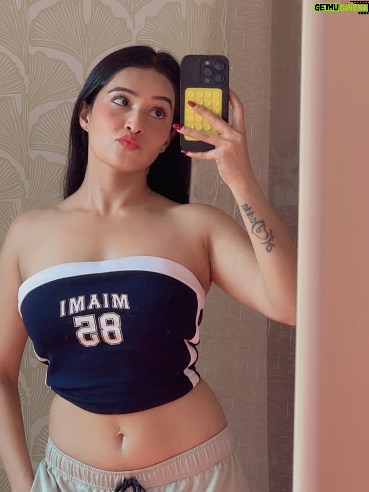 Kaushiki Rathore - 11K Likes - showing off🥴