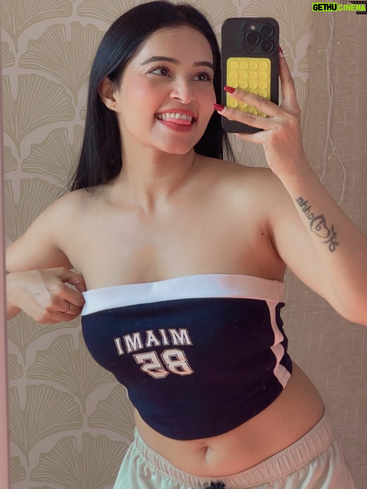 Kaushiki Rathore - 11K Likes - showing off🥴