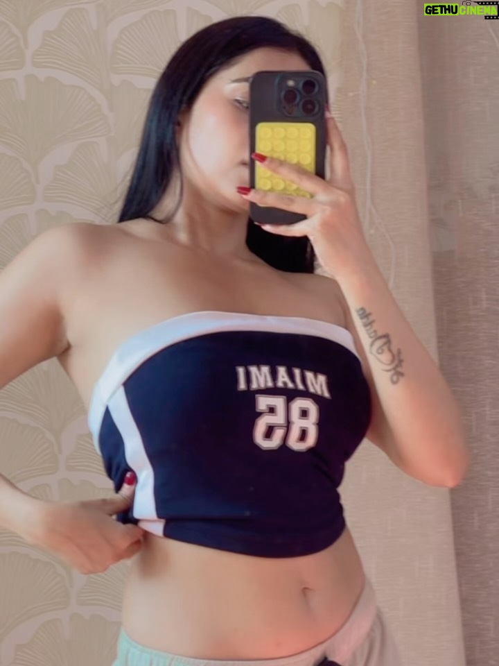 Kaushiki Rathore - 11K Likes - showing off🥴