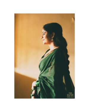 Kaveri Bagalkote Instagram - ಅವಳ ಕಣ್ಣಿನ ಮಿಂಚು, ಕಾಲವೇ ನಿಂತಂತಿದೆ,
ಅವಳ ಹೆಜ್ಜೆಯ ನಾದ, ಕನಸೇ ಜೀವಂತವಾಗಿದೆ✨
2 ಭಾಗಕ್ಕಾಗಿ
@kaveri_bagalkote_official
@theluxevisuals.in
ವಿಕ್ಘಿಸಿ