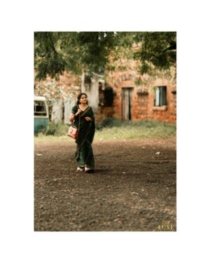 Kaveri Bagalkote Instagram - ~ಭಾಗ-೨
ಮೌನದಲ್ಲೂ ಹೊಳೆಯುವ ಅವಳ ಮರುಕು…
ಸಮಯವೇ ನಿಲ್ಲುತ್ತದೆ,
ಅವಳ ನಗುವಿನಲ್ಲಿ ಆಕಾಶವೂ ತನ್ನ ಬೆಳಕನ್ನು ಮರೆಯುತ್ತದೆ!♥️
.
In frame: @kaveri_bagalkote_official
Visuals: @theluxevisuals.in @shree_badami