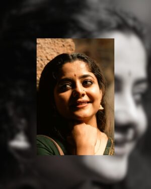 Kaveri Bagalkote Instagram - ~ಭಾಗ-೨
ಮೌನದಲ್ಲೂ ಹೊಳೆಯುವ ಅವಳ ಮರುಕು…
ಸಮಯವೇ ನಿಲ್ಲುತ್ತದೆ,
ಅವಳ ನಗುವಿನಲ್ಲಿ ಆಕಾಶವೂ ತನ್ನ ಬೆಳಕನ್ನು ಮರೆಯುತ್ತದೆ!♥️
.
In frame: @kaveri_bagalkote_official
Visuals: @theluxevisuals.in @shree_badami