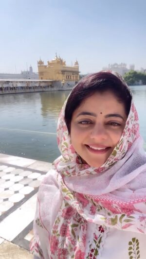 Kaveri Bagalkote Instagram - Golden temple 🛕
Amritsar 🙏
#kaveribagalkote #makeupartist #kannada #love #trending #reels #hairstyle #seemaginirama