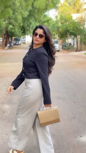 Kaveri Bagalkote Instagram - 🎇🔥
#kaveribagalkote #makeupartist #kannada #love #trending #kichcha #kichchasudeep