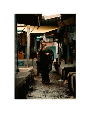 Kaveri Bagalkote Instagram - ಅವಳ ಕಣ್ಣಿನ ಮಿಂಚು, ಕಾಲವೇ ನಿಂತಂತಿದೆ,
ಅವಳ ಹೆಜ್ಜೆಯ ನಾದ, ಕನಸೇ ಜೀವಂತವಾಗಿದೆ✨
2 ಭಾಗಕ್ಕಾಗಿ
@kaveri_bagalkote_official
@theluxevisuals.in
ವಿಕ್ಘಿಸಿ