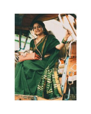 Kaveri Bagalkote Instagram - ~ಭಾಗ-೨
ಮೌನದಲ್ಲೂ ಹೊಳೆಯುವ ಅವಳ ಮರುಕು…
ಸಮಯವೇ ನಿಲ್ಲುತ್ತದೆ,
ಅವಳ ನಗುವಿನಲ್ಲಿ ಆಕಾಶವೂ ತನ್ನ ಬೆಳಕನ್ನು ಮರೆಯುತ್ತದೆ!♥️
.
In frame: @kaveri_bagalkote_official
Visuals: @theluxevisuals.in @shree_badami
