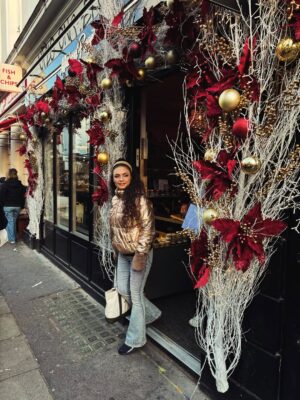 Kavita Ghai Instagram - Christmas may have packed up its lights, but the magic stays on because a brand new year is about to begin🎄✨